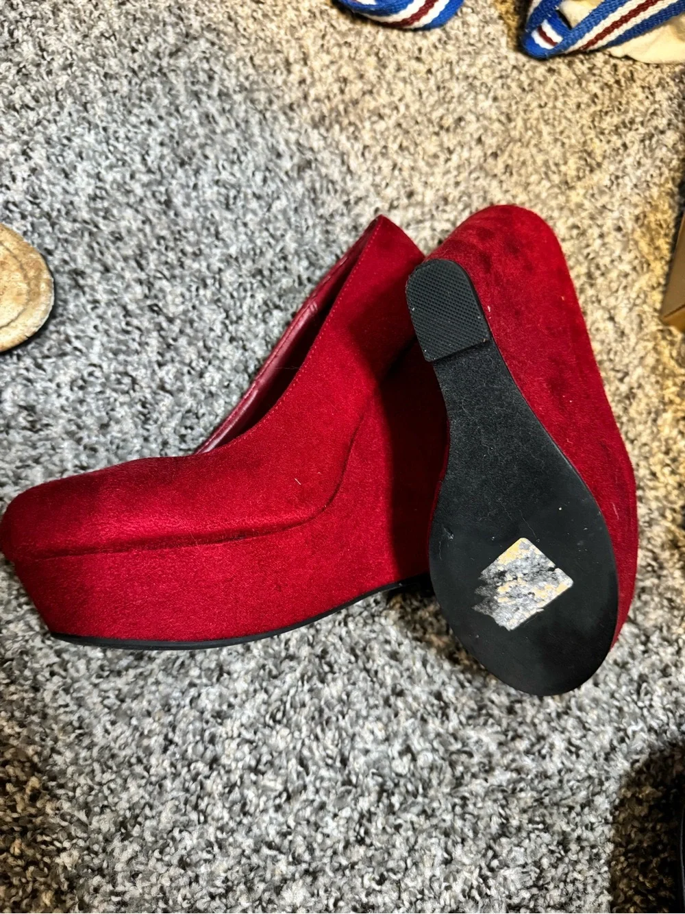 Vibrant Red Versona Wedge Size 8
